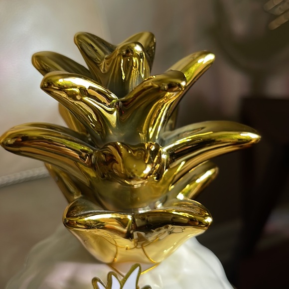 Hazel & Co. White and Gold Crown Ceramic Pineapple Figurine Decor - Picture 5 of 16